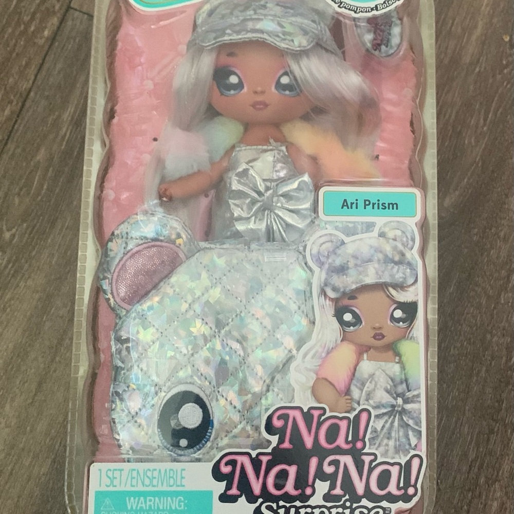 Na Na Na Surprise Doll Glam Series ARI PRISM NEW Boxed Purse & Soft Doll